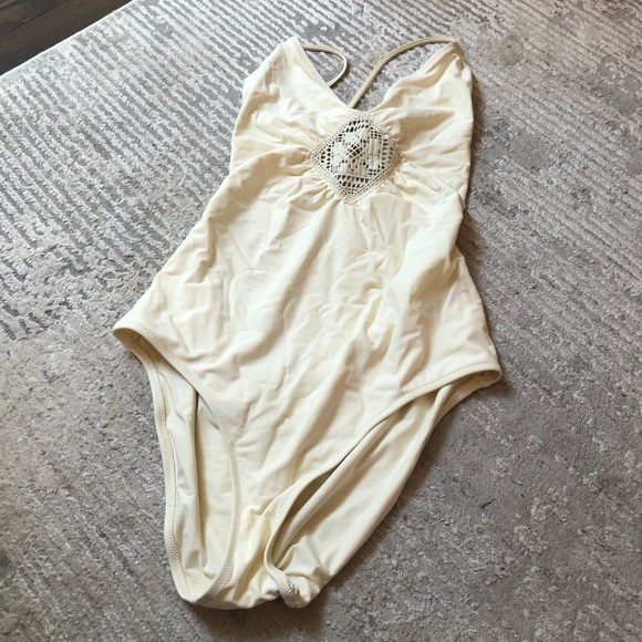 Crochet detail one piece bathing suit - Picture 4 of 8